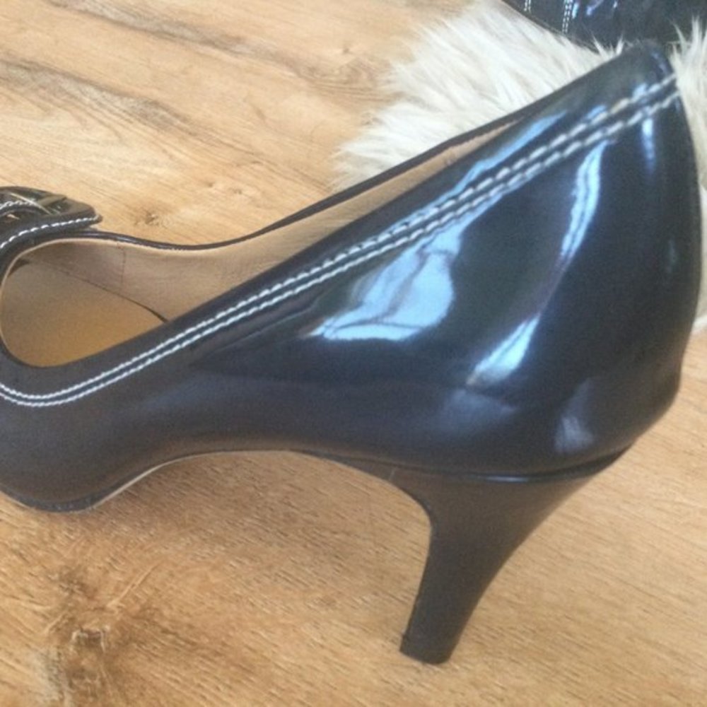 Type Z Heels - Picture 3 of 4